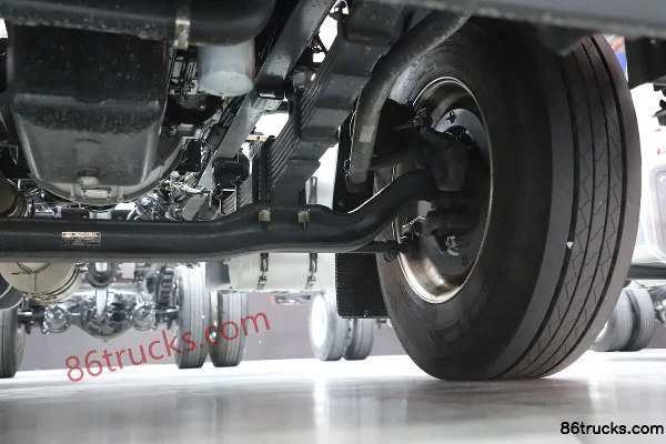 DongfengLiuqi ChenglongH5 270hp 4X2(6 wheels) 6.2m stake truck Chassis (3) | 86Trucks