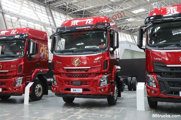 Dongfeng Liuqi Chenglong H5 Chuangfu Edition 245 hp 4X2(6 wheels) 9.7m Van Cargo Truck Exterior (3) | 86Trucks