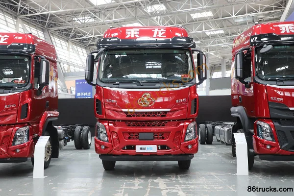 Dongfeng Liuqi Chenglong H5 Chuangfu Edition 245 hp 4X2(6 wheels) 9.7m Van Cargo Truck Exterior (2) | 86Trucks