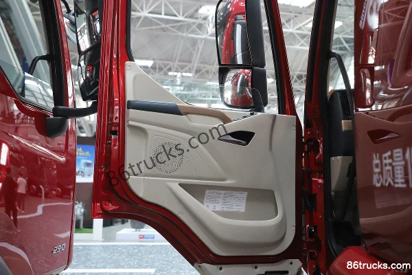 Dongfeng Liuqi Chenglong H5 Chuangfu Edition 245 hp 4X2(6 wheels) 9.7m Van Cargo Truck Cab (2) | 86Trucks