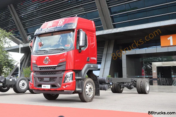 DongfengLiuqi ChenglongH5 260hp 4X2(6 wheels) 9.7m Box Cargo Truck Exterior (3) | 86Trucks