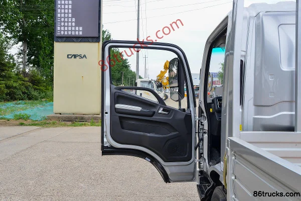 Foton Ollin Superspeed 150hp 4X2(6 wheels) 4.17m single-row flatbed light truck (China VI) Cab (1) | 86Trucks