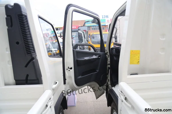 Shidai Linghang S1 2.5L Diesel 145hp 4X2(6 wheels) WLY 6-Speed 3.85m Single Row Flatbed Light Truck Cab (1) | 86Trucks