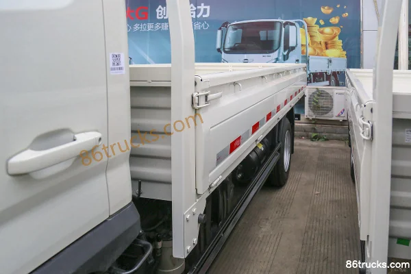 Shidai Linghang S1 2.5L Diesel 145hp 4X2(6 wheels) WLY 6-Speed 3.85m Single Row Flatbed Light Truck Body (1) | 86Trucks