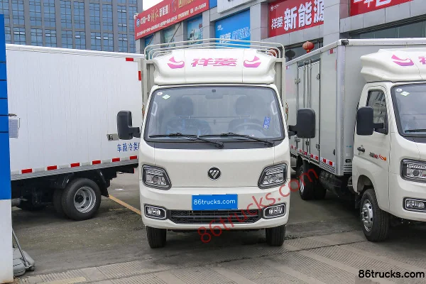 Foton Xiangling M2 Pro Luxury 2.0L 144hp 4X2(6 wheels) Gasoline 3.7m Single Row Stake Truck Exterior (2) | 86Trucks