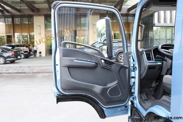 Yutong T5 C Series Air Brake 4.2m Single Row Pure Electric Van Light Truck Shenlan 88.87kWh 4X2(6 wheels) Interior (1) | 86Trucks
