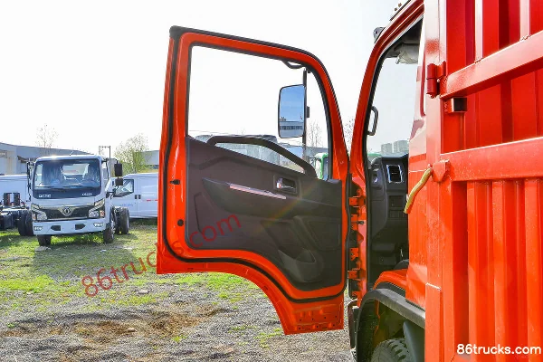 Dongfeng FuruiKa F7 170hp 4X2(6 wheels) 4.8m half-row stake truck Cab (1) | 86Trucks