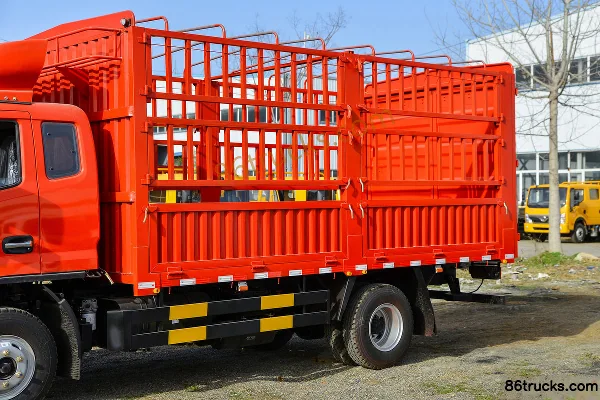 Dongfeng FuruiKa F7 170hp 4X2(6 wheels) 4.8m half-row stake truck Body (1) | 86Trucks