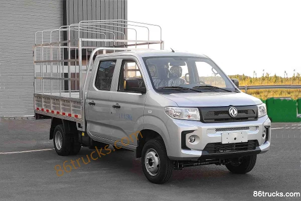Dongfeng D72 LV1 2.0L 142 hp 4X2(6 wheels) Gasoline 2.6m Double Row Stake Truck (China VI) Exterior