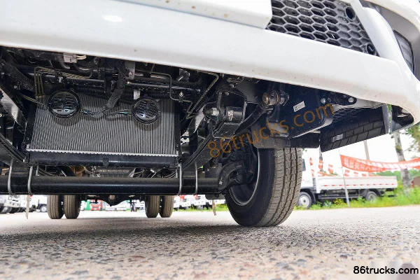 Foton Aoling M Card 2.0L 144hp 4X2(6 wheels) Gasoline 2.7m Double Row Flatbed Light Truck (Hydraulic Brake) Chassis (3) | 86Trucks