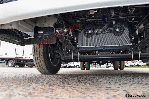 Foton Aoling M Card 2.0L 144hp 4X2(6 wheels) Gasoline 2.7m Double Row Flatbed Light Truck (Hydraulic Brake) Chassis (2) | 86Trucks