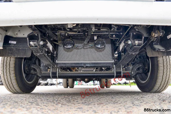 Foton Aoling M Card 2.0L 144hp 4X2(6 wheels) Gasoline 2.7m Double Row Flatbed Light Truck (Hydraulic Brake) Chassis (1) | 86Trucks