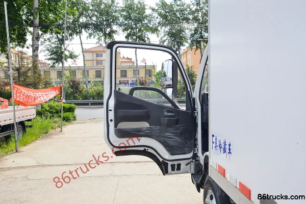 Foton Aoling Jieyun Youth Invincible Edition 146hp 4X2(6 wheels) 4.085m refrigerated truck Cab (1) | 86Trucks
