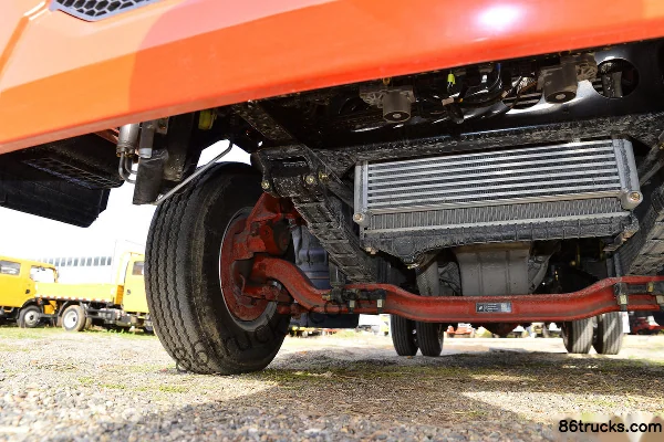 Dongfeng Furika F6 170 hp 4X2(6 wheels) 3.8m semi-row flatbed light truck (China VI) (axle ratio 4.33) Chassis (2) | 86Trucks