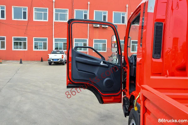 FAW Jiefang J6F Climbing Tiger 140hp 4X2(6 wheels) 3.82m Half-row Flatbed Light Truck (China VI) Cab (1) | 86Trucks