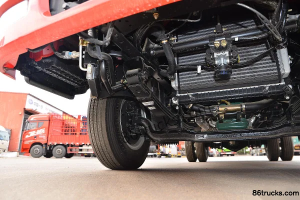 FAW Jiefang J6F Climbing Tiger 140hp 4X2(6 wheels) 3.82m Half-row Flatbed Light Truck (China VI) Chassis (2) | 86Trucks