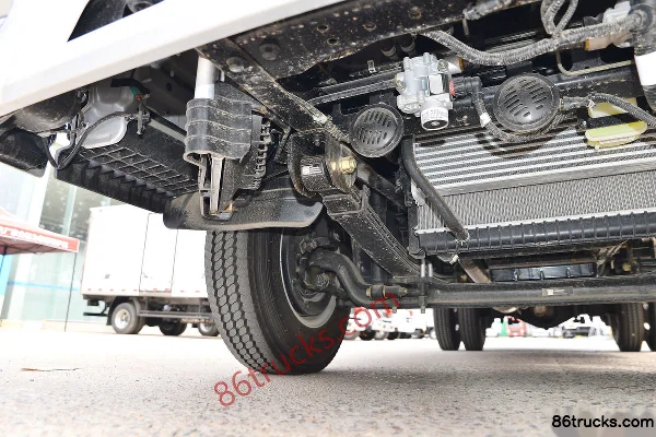 Foton Aoling New Jieyun Climbing Tiger 151hp 4X2(6 wheels) 4.17m Single Row Stake Light Truck Chassis (2) | 86Trucks