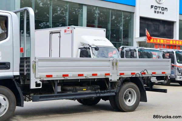 Foton Aoling New Jieyun Climbing Tiger 151hp 4X2(6 wheels) 4.17m Single Row Stake Light Truck Body (1) | 86Trucks