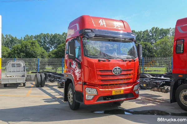 FAW Jiefang Qingdao JH6 6.6L Diesel 260 hp 4X2(6 wheels) Fast Gear 8-speed AMT Automatic 9.75m Box Cargo Truck Exterior