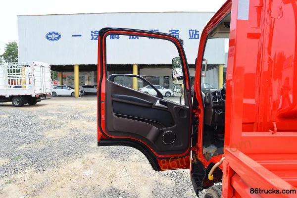 FAW Jiefang Hu VH 160hp 4X2(6 wheels) 4.2m single-row flatbed light truck (WLY 8-speed) Cab (1) | 86Trucks