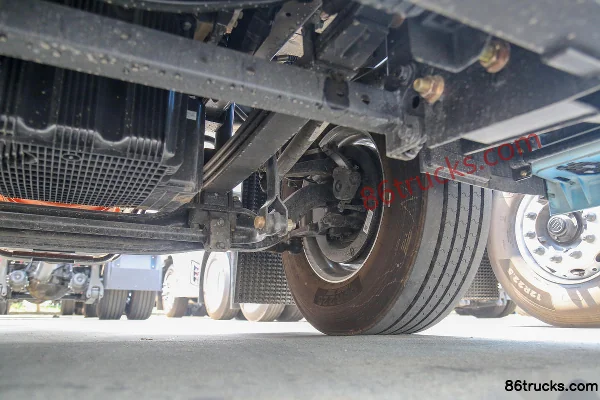 AumanGTL Star Wing 8.9L Diesel 360hp 4X2(6 wheels) WLY 12-speed tractor truck Chassis (3) | 86Trucks