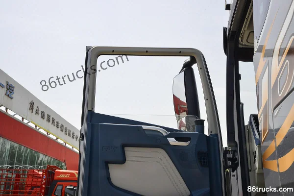 FAW Jiefang Qingdao JH6 Heavy Truck Zhixiang Edition 560hp 6X4(10 wheels) LNG Automatic Tractor Truck (Hydraulic Retarder) Cab (2) | 86Truck