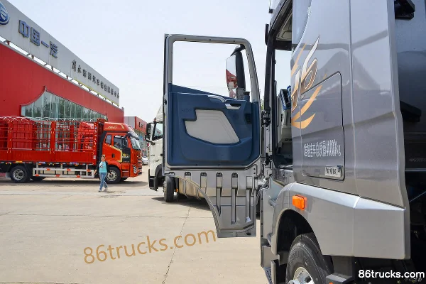 FAW Jiefang Qingdao JH6 Heavy Truck Zhixiang Edition 560hp 6X4(10 wheels) LNG Automatic Tractor Truck (Hydraulic Retarder) Cab (1) | 86Truck