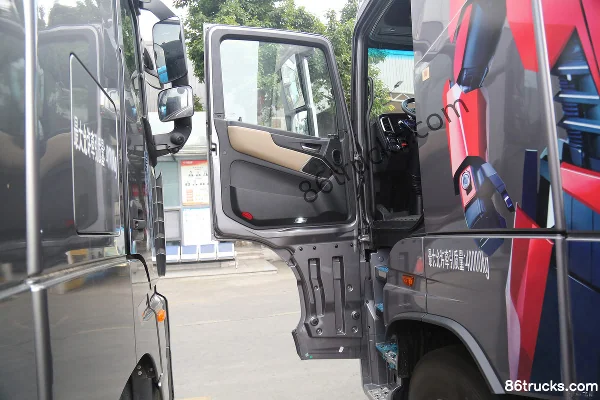 Foton AumanEST Star Shine Edition 580 hp 6X4(10 wheels) LNG AMT Automatic Tractor Truck Cab (1) | 86Trucks