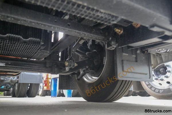 Foton AumanEST Star Shine Edition 580 hp 6X4(10 wheels) LNG AMT Automatic Tractor Truck Chassis (3) | 86Trucks