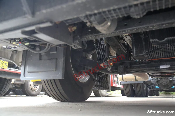 Foton AumanEST Star Shine Edition 580 hp 6X4(10 wheels) LNG AMT Automatic Tractor Truck Chassis (2) | 86Trucks