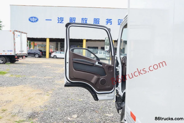 FAW Jiefang Hu VH 160hp 4X2(6 wheels) 4.16m single-row van light truck Cab (1) | 86Trucks