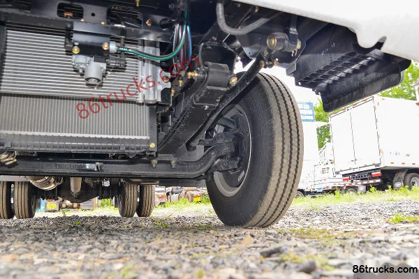 FAW Jiefang Hu VH 160hp 4X2(6 wheels) 4.16m single-row van light truck Chassis (3) | 86Trucks