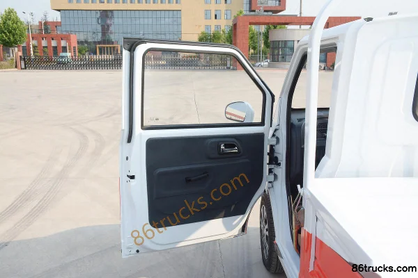 Chengshi X7 PLUS 2.9T 2.855m single-row pure electric flatbed micro truck 28.8kWh 4X2(6 wheels) Interior (2) | 86Trucks