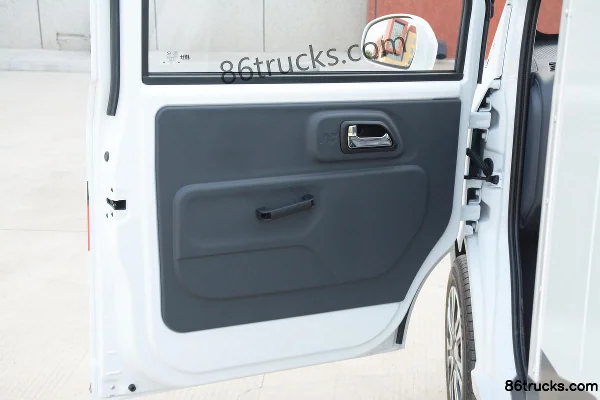 Chengshi X7 PLUS 2.9T 2.855m Single Row Pure Electric Van Mini Truck 28.8kWh 4X2(6 wheels) Interior (3) | 86Trucks