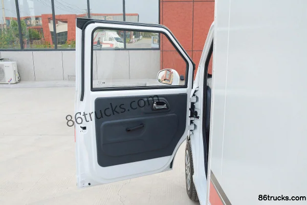 Chengshi X7 PLUS 2.9T 2.855m Single Row Pure Electric Van Mini Truck 28.8kWh 4X2(6 wheels) Interior (1) | 86Trucks