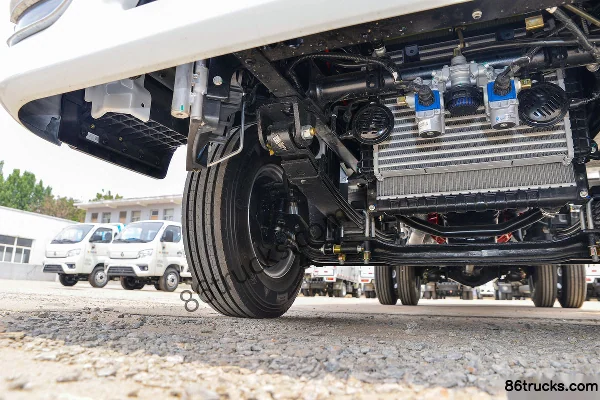 Times Leader M5 2.5L Diesel 150hp 4X2(6 wheels) WLY 5-Speed Air Brake 3.12m Double Row Flatbed Light Truck Chassis (2) | 86Trucks
