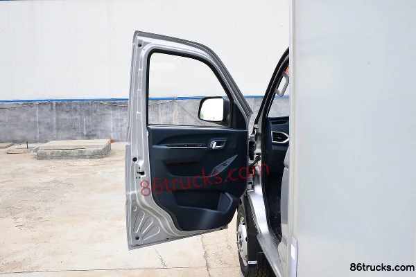 Foton Xiangling V3 1.5L 143 ch 4X2(6 roues) 3.02 m petit camion fourgon double cabine (1) | 86Trucks