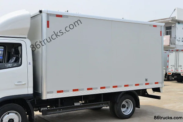 Foton Times Linghang S1 1,6 L 122 ch 4X2(6 roues) essence 3,7 m petit camion fourgon cabine simple Carrosserie (2) | 86Trucks