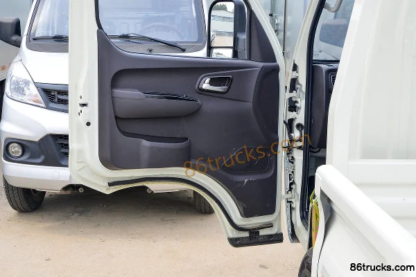 Foton Xiangling M2 1.5L 116 hp 4X2(6 wheels) Gasoline 3.7 m single-row flatbed micro truck (China VI) Cab (2) | 86Trucks