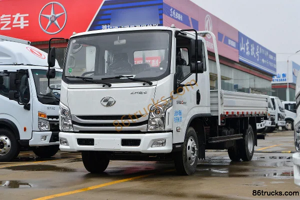 Yuejin Beyond C300 Value Edition 2.5L Diesel 160hp 4X2(6 wheels) WLY 6-Speed 3.82m Semi-Row Flatbed Truck Exterior (3) | 86Trucks