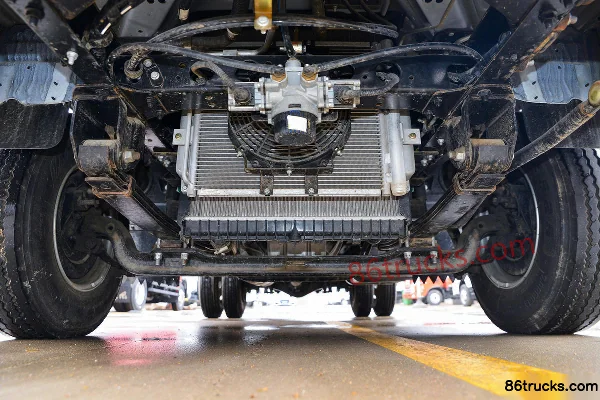 Yuejin Beyond C300 Value Edition 2.5L Diesel 160hp 4X2(6 wheels) WLY 6-Speed 3.82m Semi-Row Flatbed Truck Chassis (1) | 86Trucks