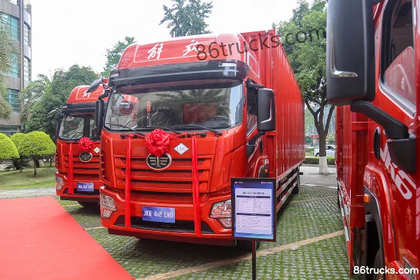 FAW Jiefang Qingdao JK6 260hp 4X2(6 wheels) 6.8m LNG Van Truck Exterior (3) | 86Trucks