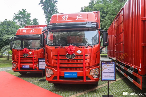 FAW Jiefang Qingdao JK6 260hp 4X2(6 wheels) 6.8m LNG Van Truck Exterior (2) | 86Trucks