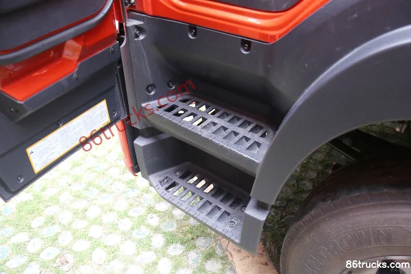 FAW Jiefang Qingdao JK6 260hp 4X2(6 wheels) 6.8m LNG Van Truck Cab (3) | 86Trucks