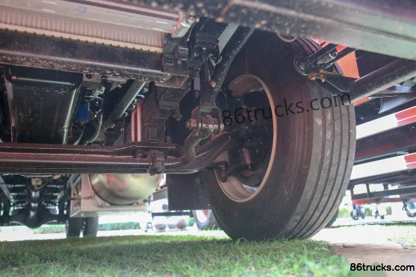 FAW Jiefang Qingdao JK6 260hp 4X2(6 wheels) 6.8m LNG Van Truck Chassis (3) | 86Trucks