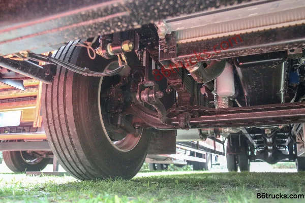 FAW Jiefang Qingdao JK6 260hp 4X2(6 wheels) 6.8m LNG Van Truck Chassis (2) | 86Trucks