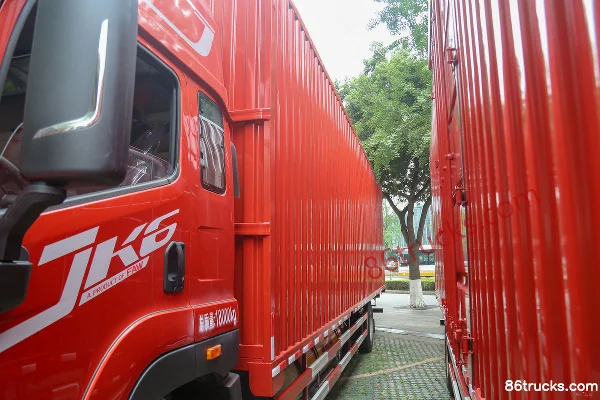 FAW Jiefang Qingdao JK6 260hp 4X2(6 wheels) 6.8m LNG Van Truck Body (1) | 86Trucks
