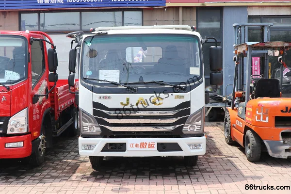 JAC Aoyun 2.5L Diesel 170hp 4X2(6 wheels) JAC 6-speed Air Brake 3.85m Semi-row Flatbed Truck Exterior (2) | 86Trucks