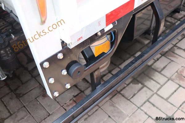 JAC Aoyun 2.5L Diesel 170hp 4X2(6 wheels) JAC 6-speed Air Brake 3.85m Semi-row Flatbed Truck Body (2) | 86Trucks