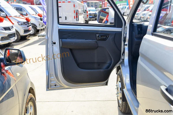 Dongfeng D72L 2015 LV0 1.6L 122 hp 4X2(6 wheels) gasoline 2.98m double-row flatbed micro truck Cab (2) | 86Trucks